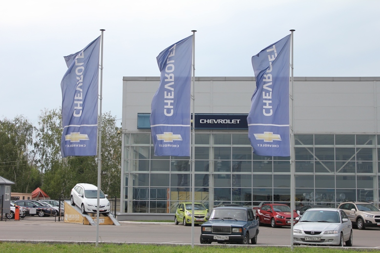 Флаги и флагштоки для автосалонов Range Rover , Ягуар, Opel, Chevrolet